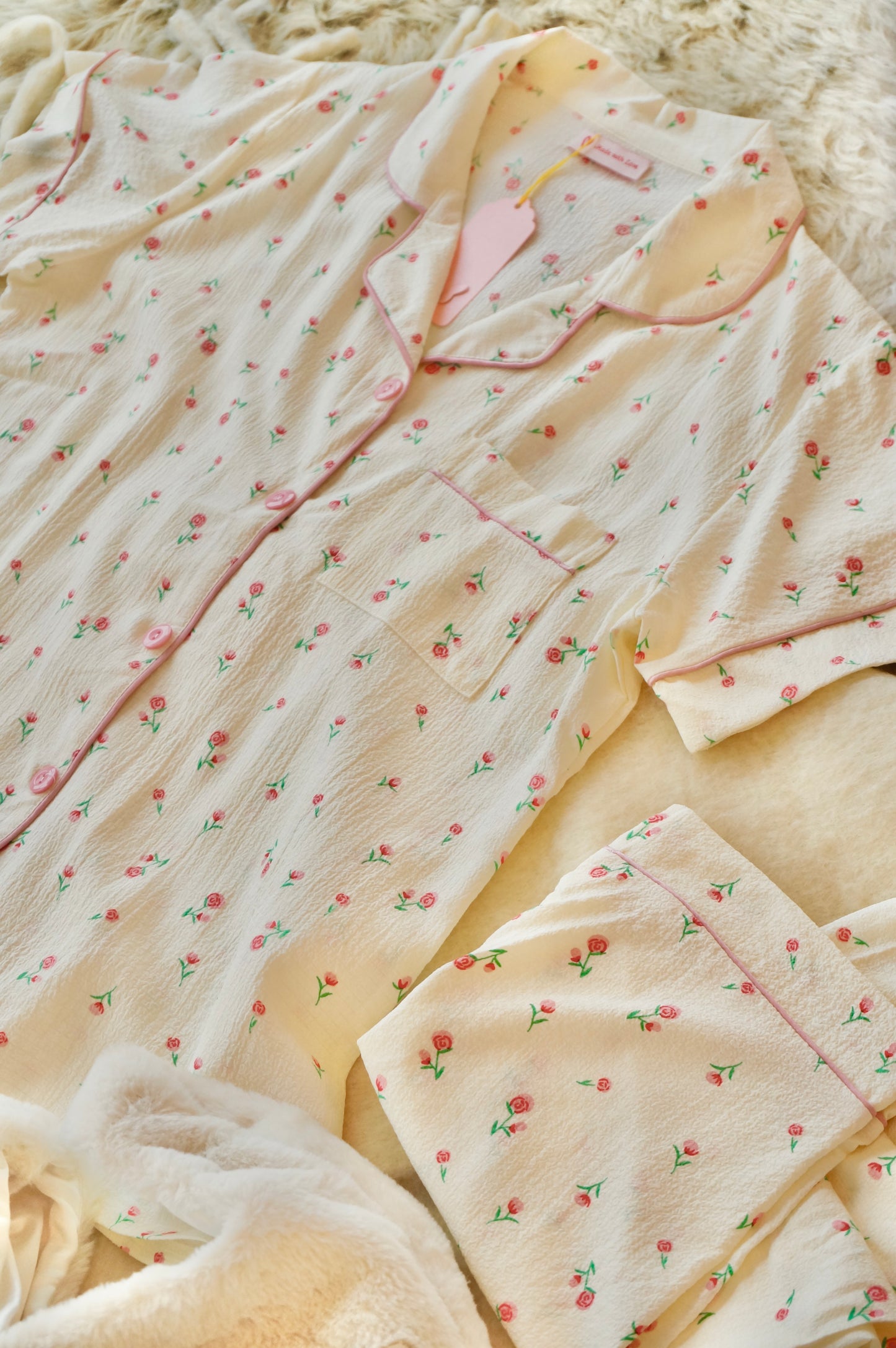 Lost in Roses Pyjama Set