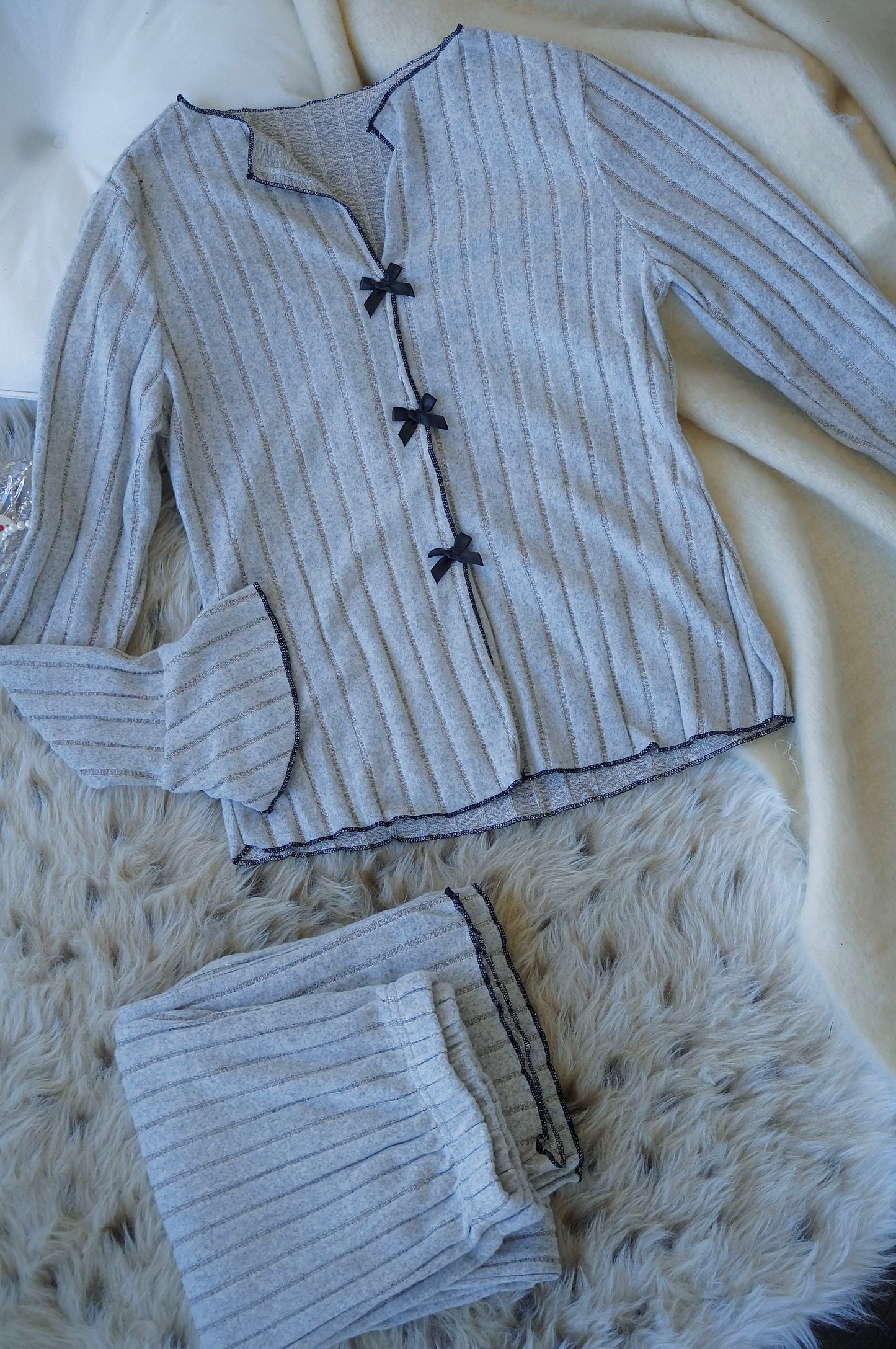 Noel Noir Creamy Gray Pajama Set