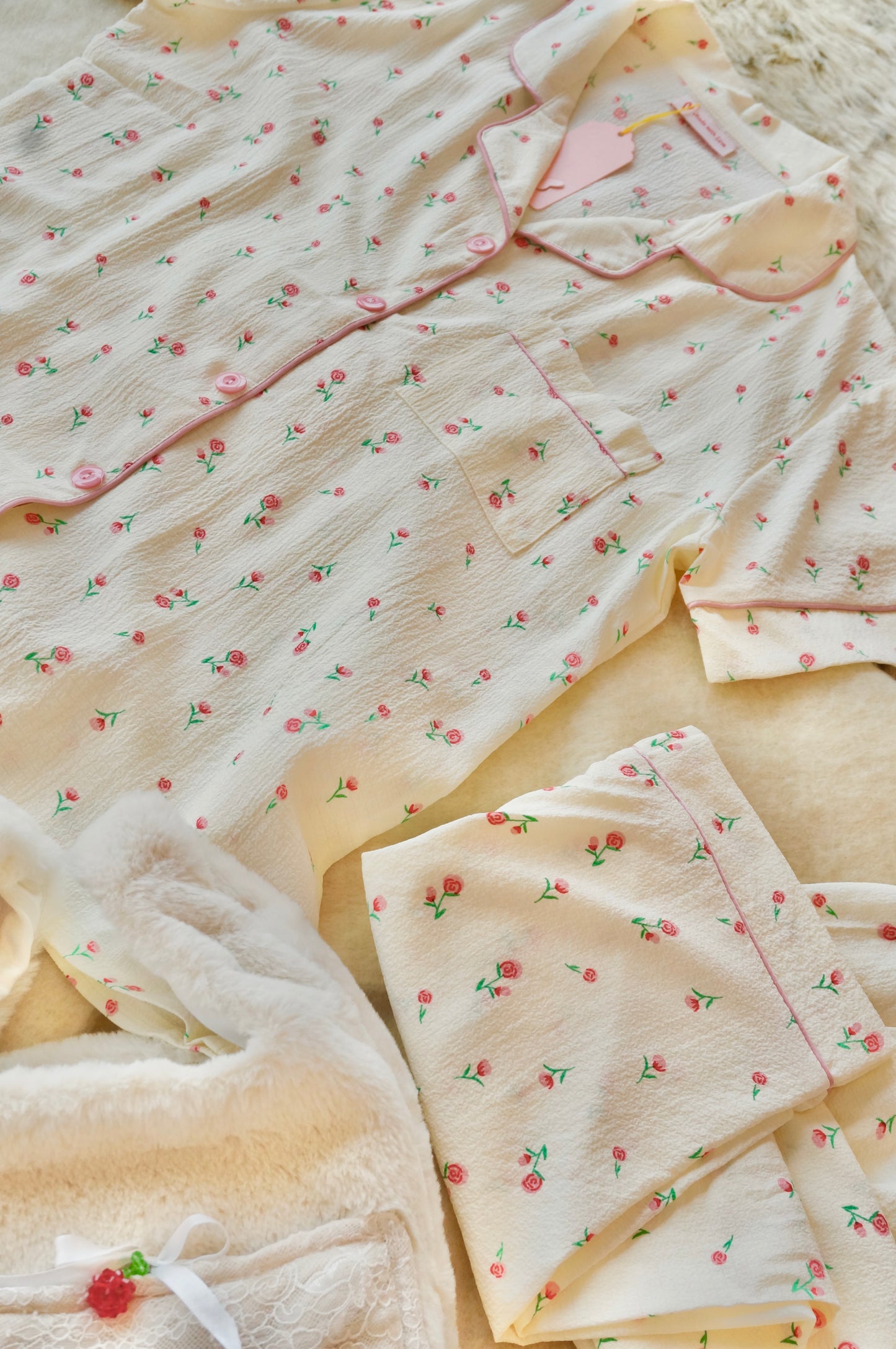 Lost in Roses Pyjama Set