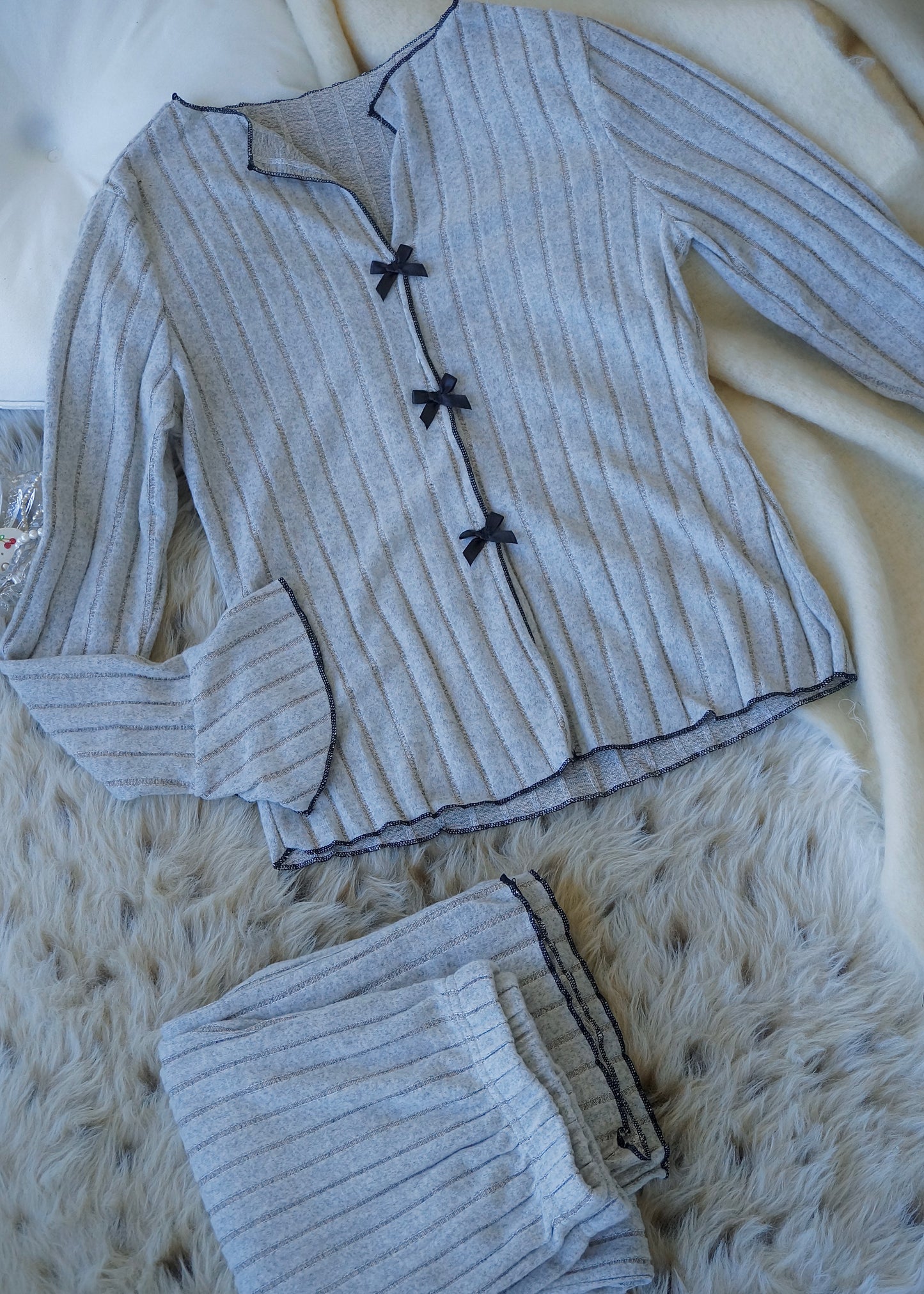 Noel Noir Creamy Gray Pajama Set