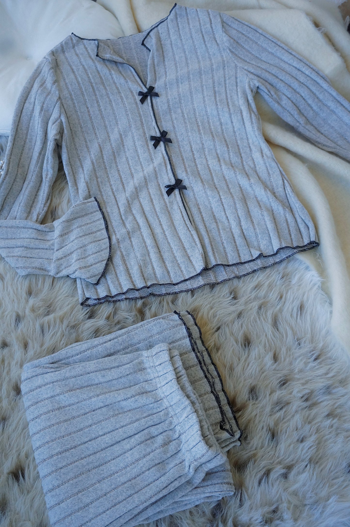 Noel Noir Creamy Gray Pajama Set