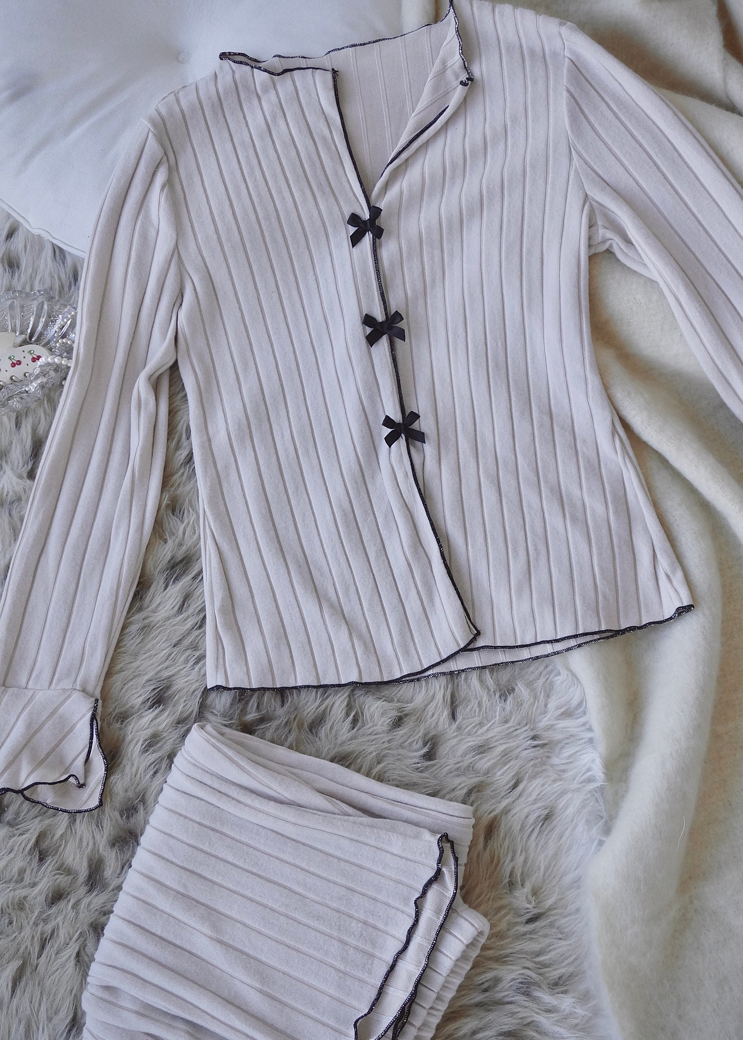 Noel Noir Creamy White Pajama Set