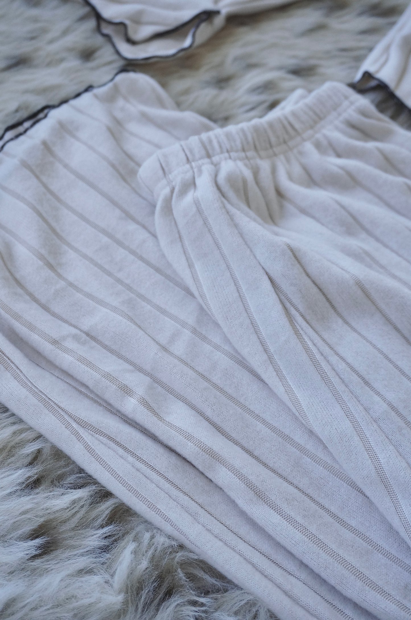 Noel Noir Creamy White Pajama Set