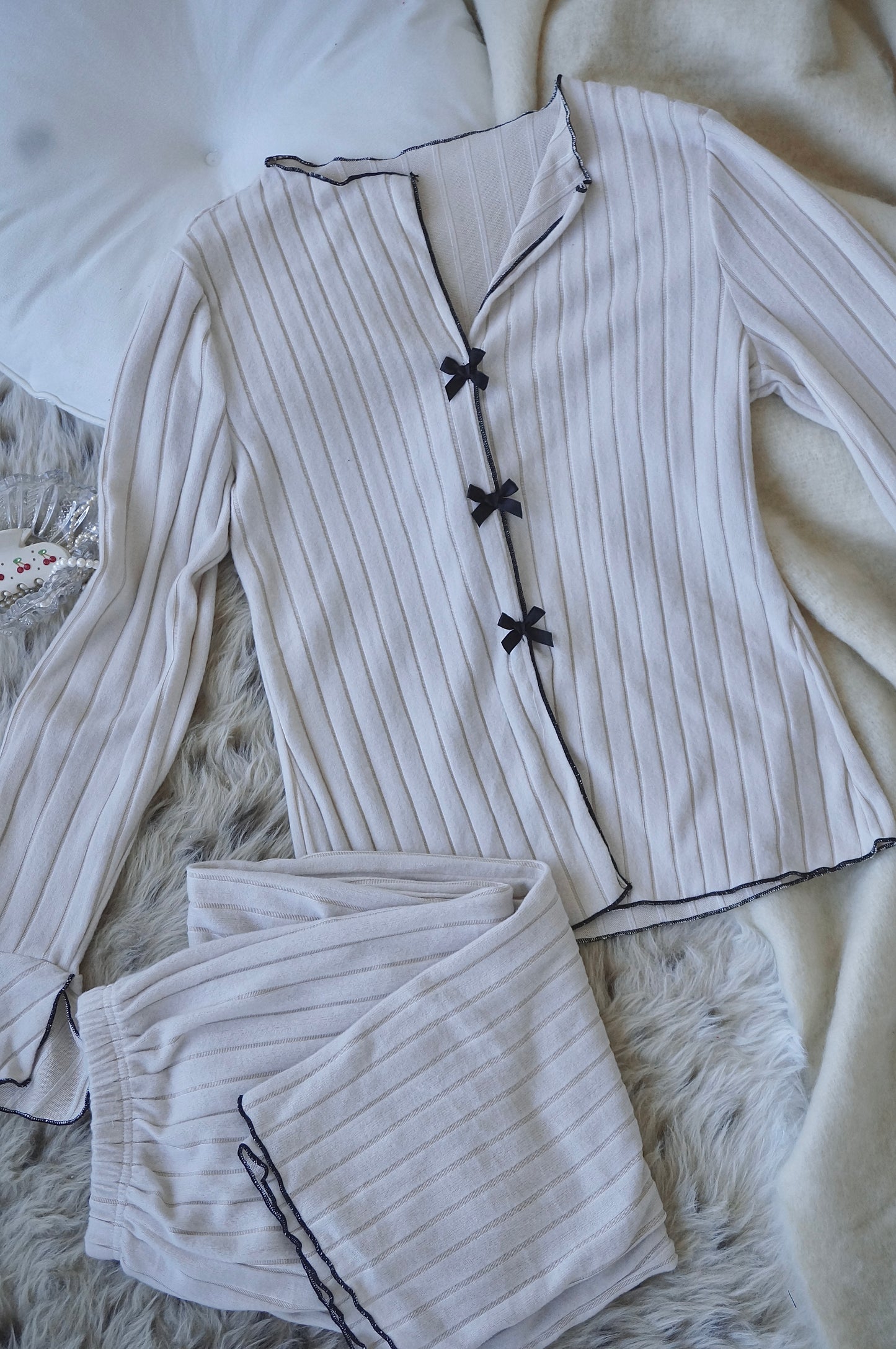 Noel Noir Creamy White Pajama Set