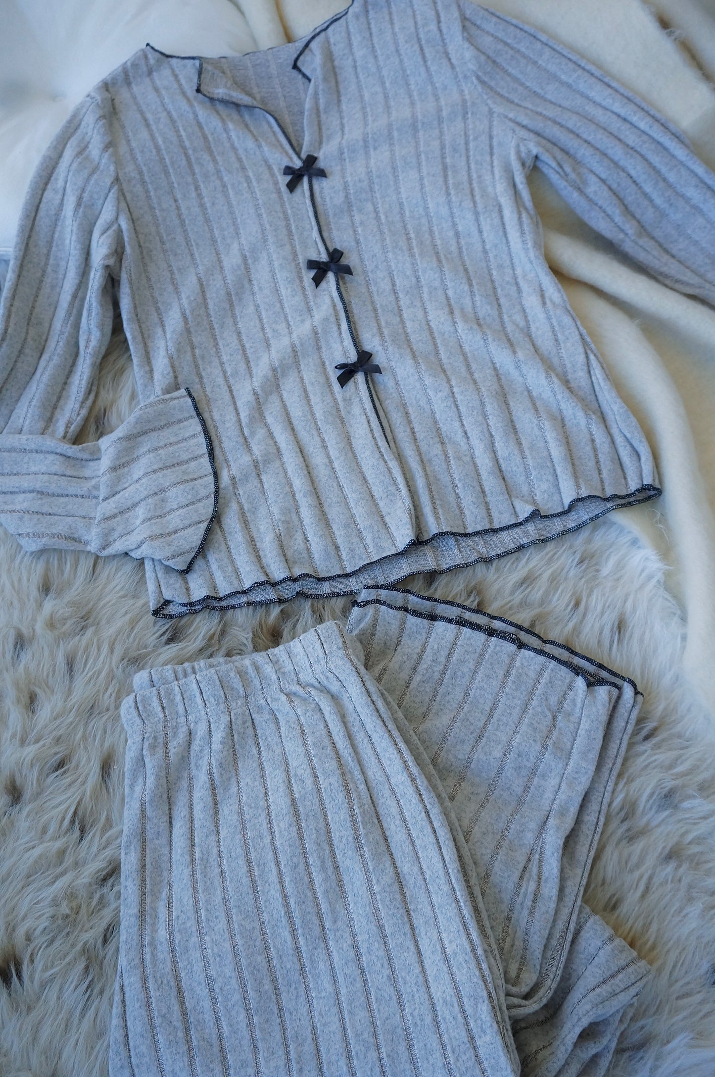Noel Noir Creamy Gray Pajama Set