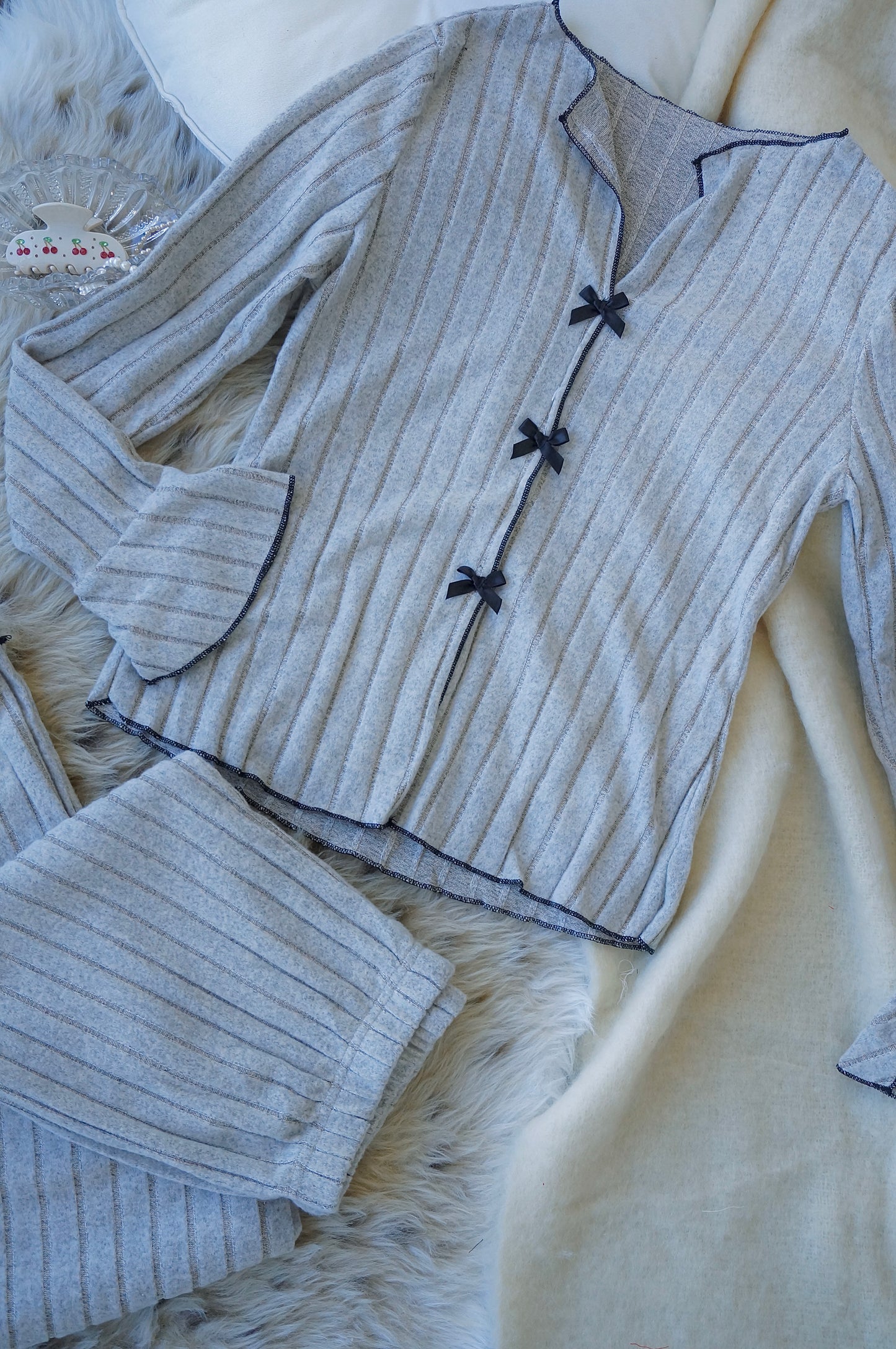 Noel Noir Creamy Gray Pajama Set