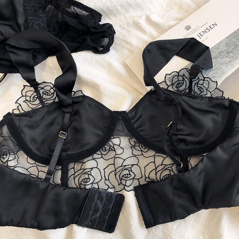 LA VIE EN ROSE Embroidery Silk-Lace Lingerie Set