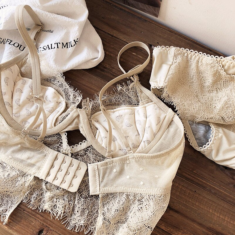 Chantilly Lace bra set