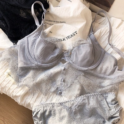 Chantilly Lace bra set