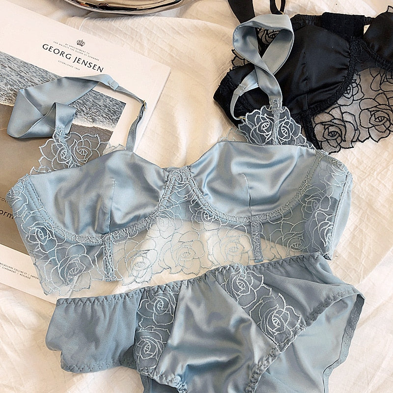 LA VIE EN ROSE Embroidery Silk-Lace Lingerie Set