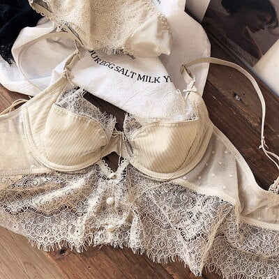 Chantilly Lace bra set