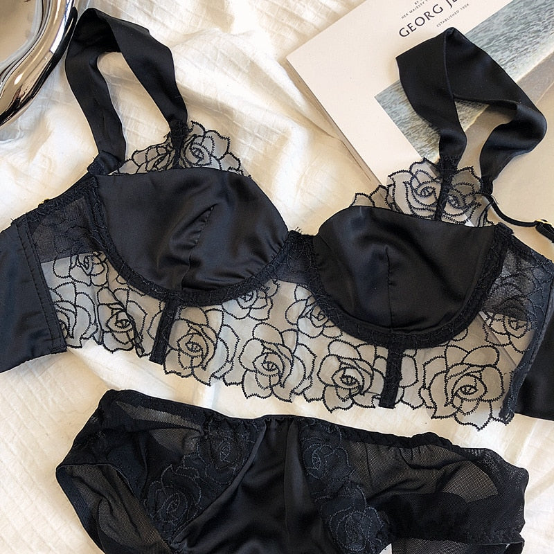 LA VIE EN ROSE Embroidery Silk-Lace Lingerie Set