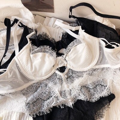 Chantilly Lace bra set